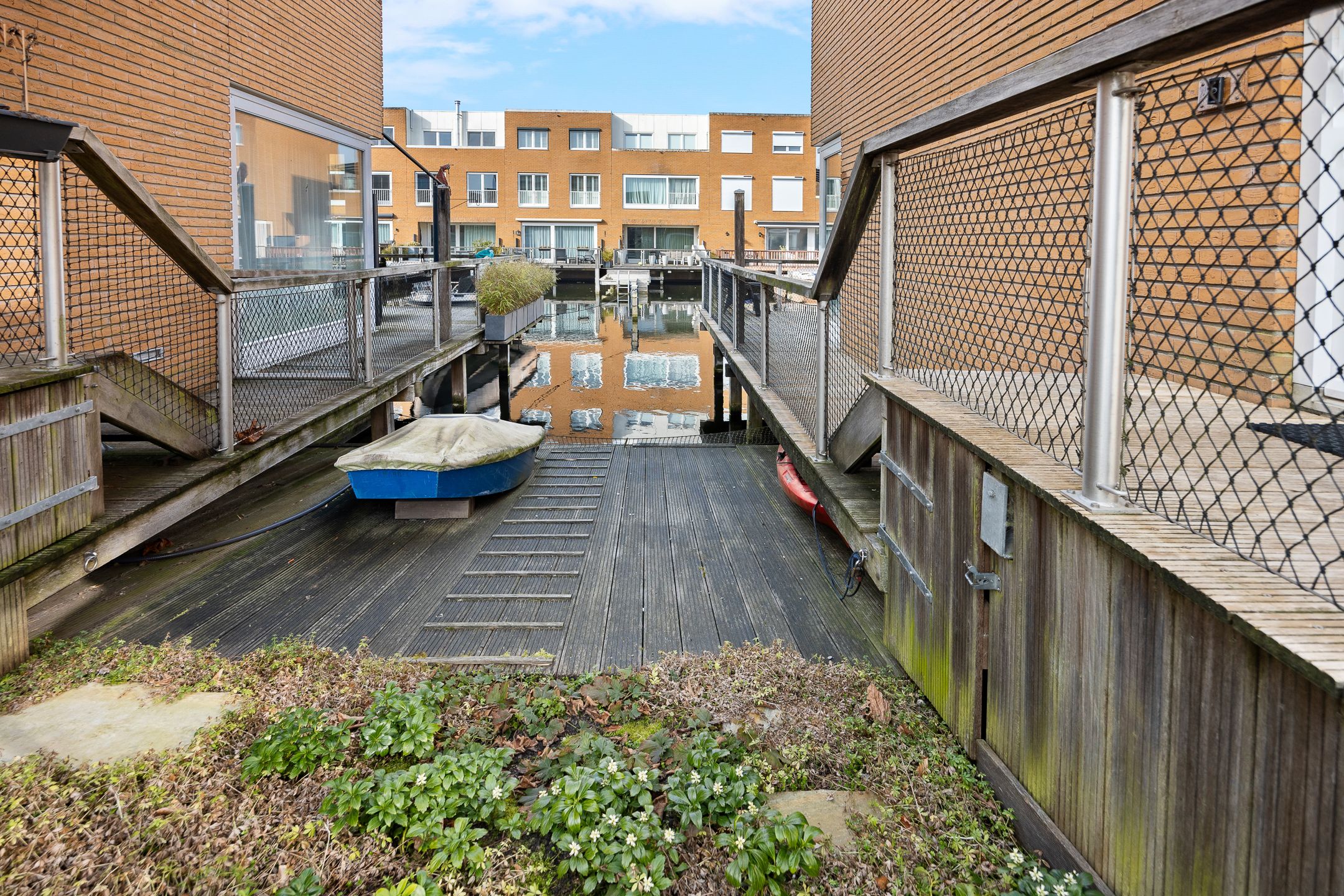 Modern Waterfront Home with Private Boat Berth in Almere — 38