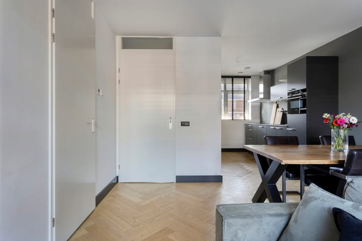 Photo 4 of Bernard Leenestraat 96