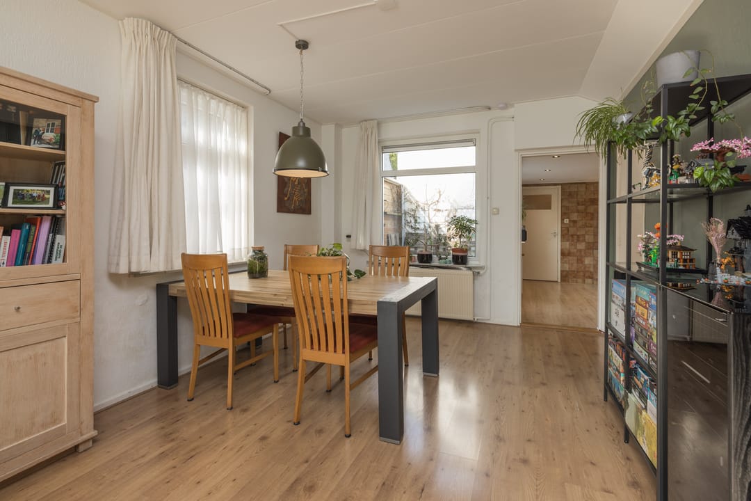 Foto 8 van van der Veldstraat 1