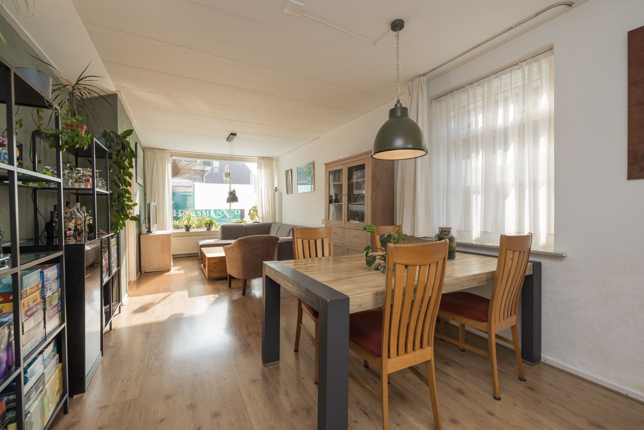 Foto 9 van van der Veldstraat 1