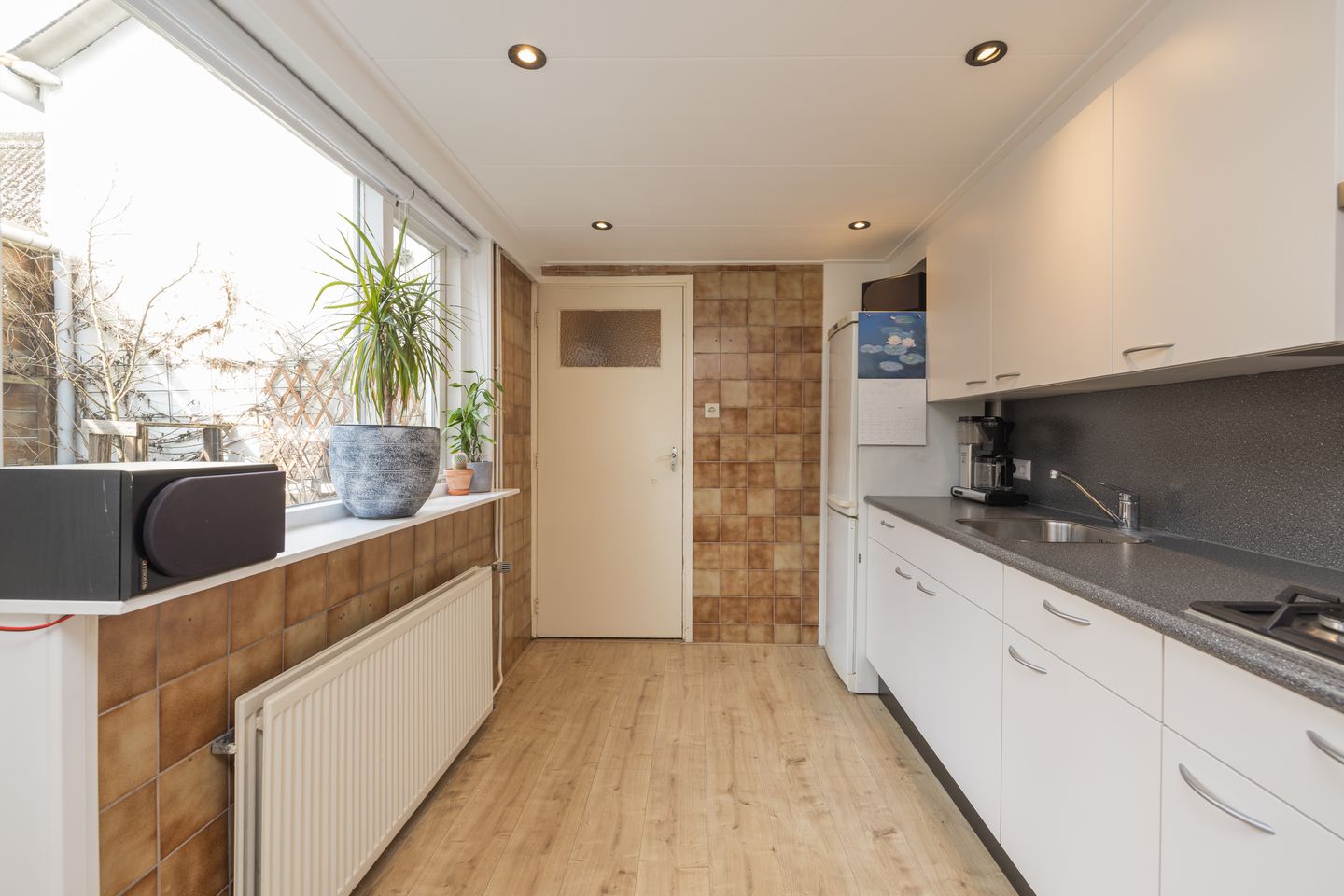 Foto 10 van van der Veldstraat 1