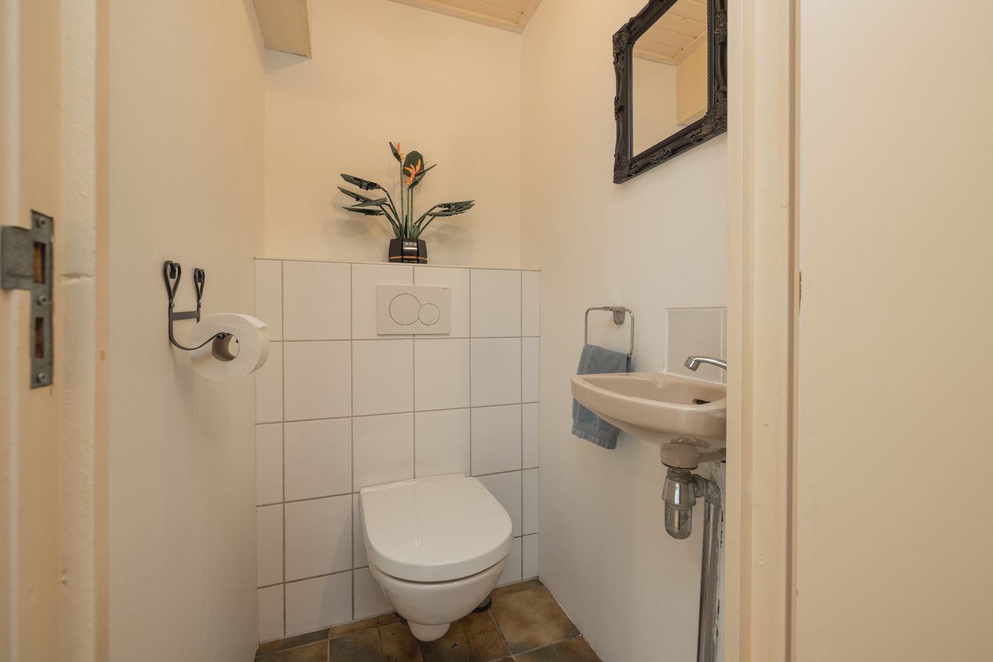 Foto 14 van van der Veldstraat 1