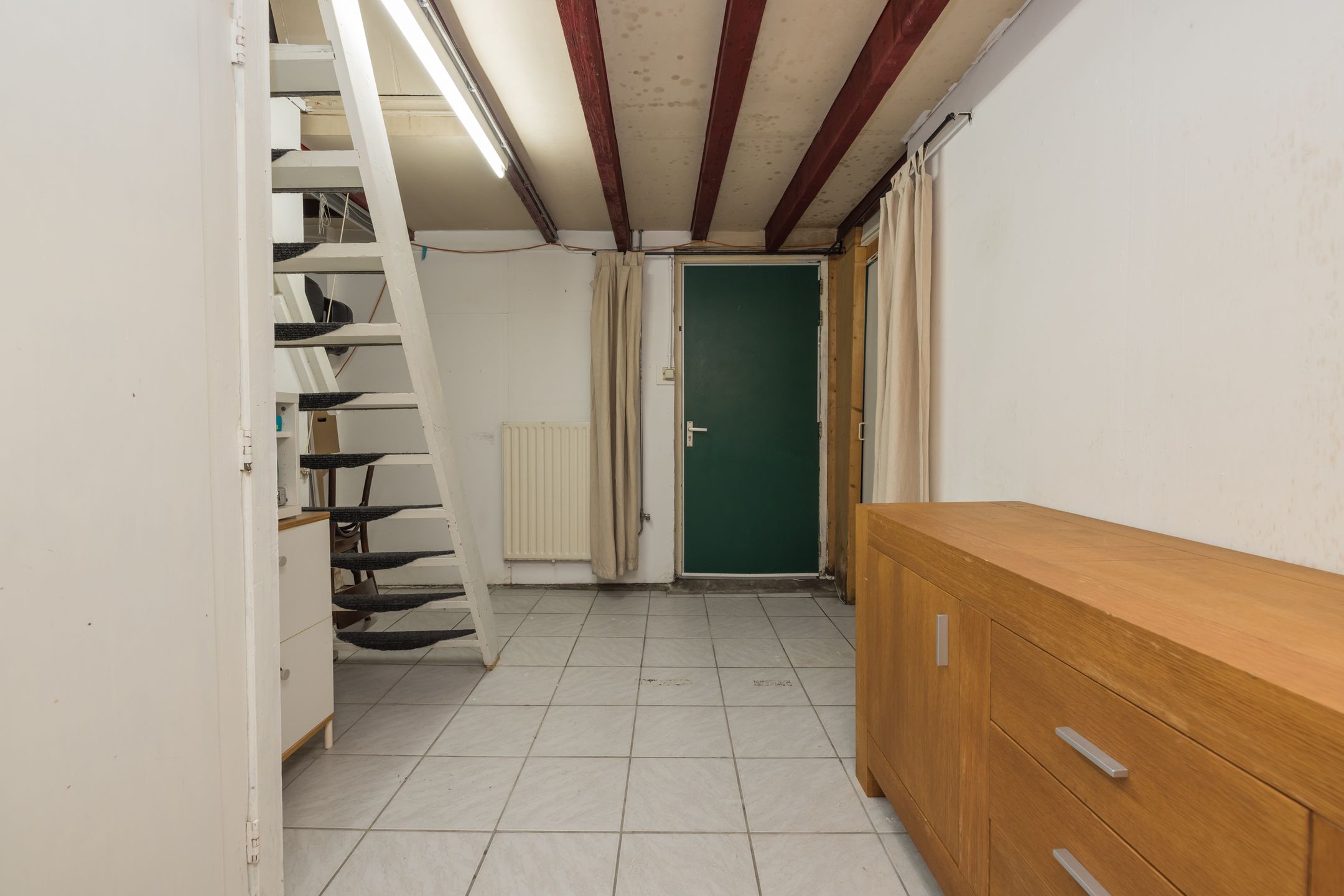 Foto 15 van van der Veldstraat 1