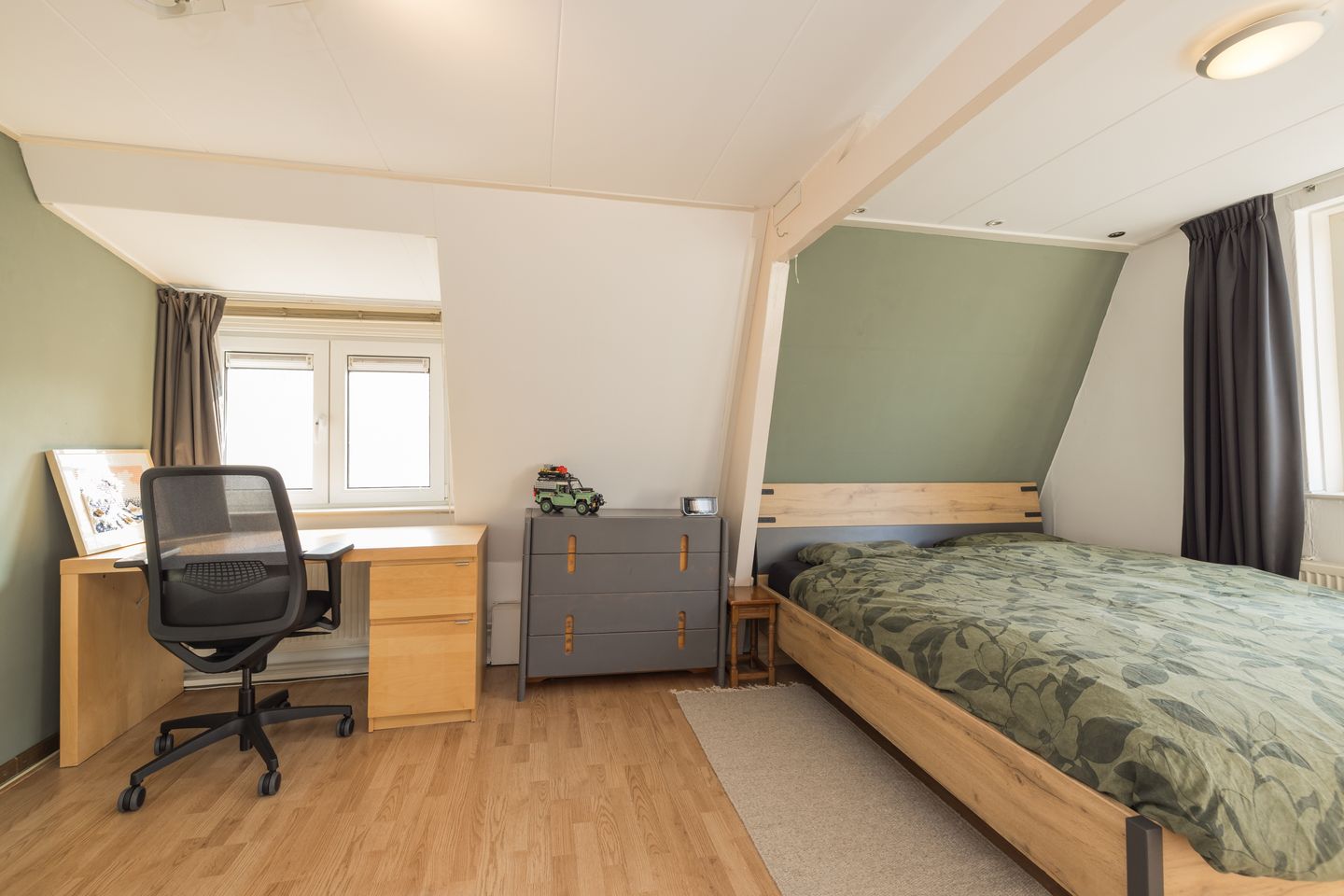 Foto 25 van van der Veldstraat 1