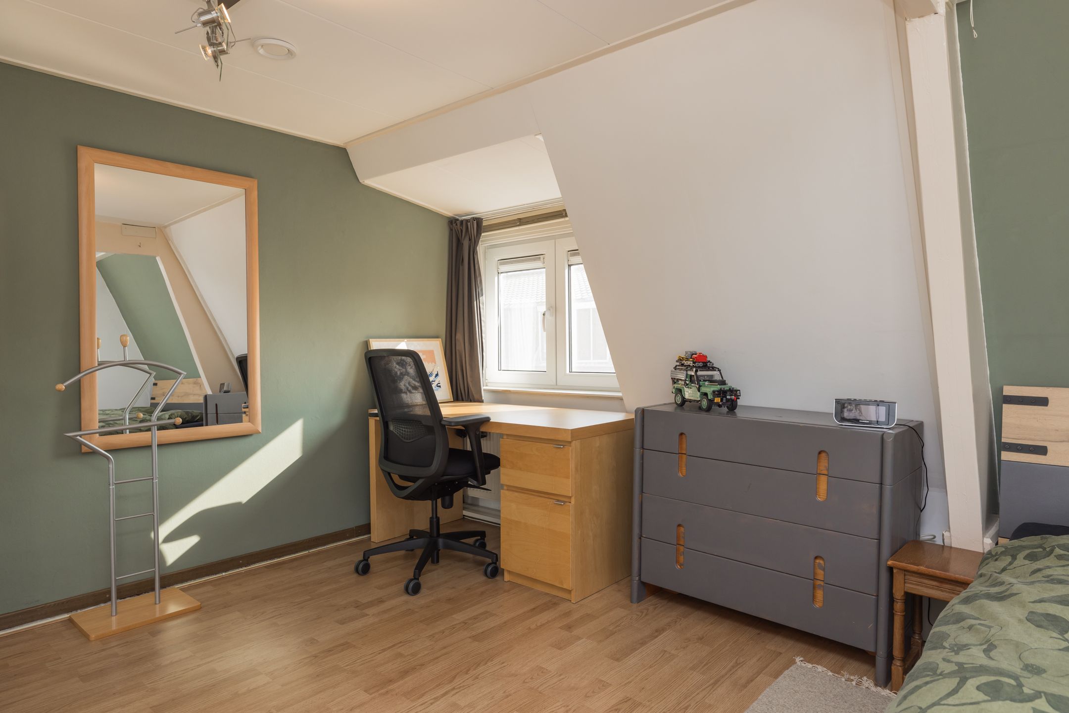 Foto 27 van van der Veldstraat 1