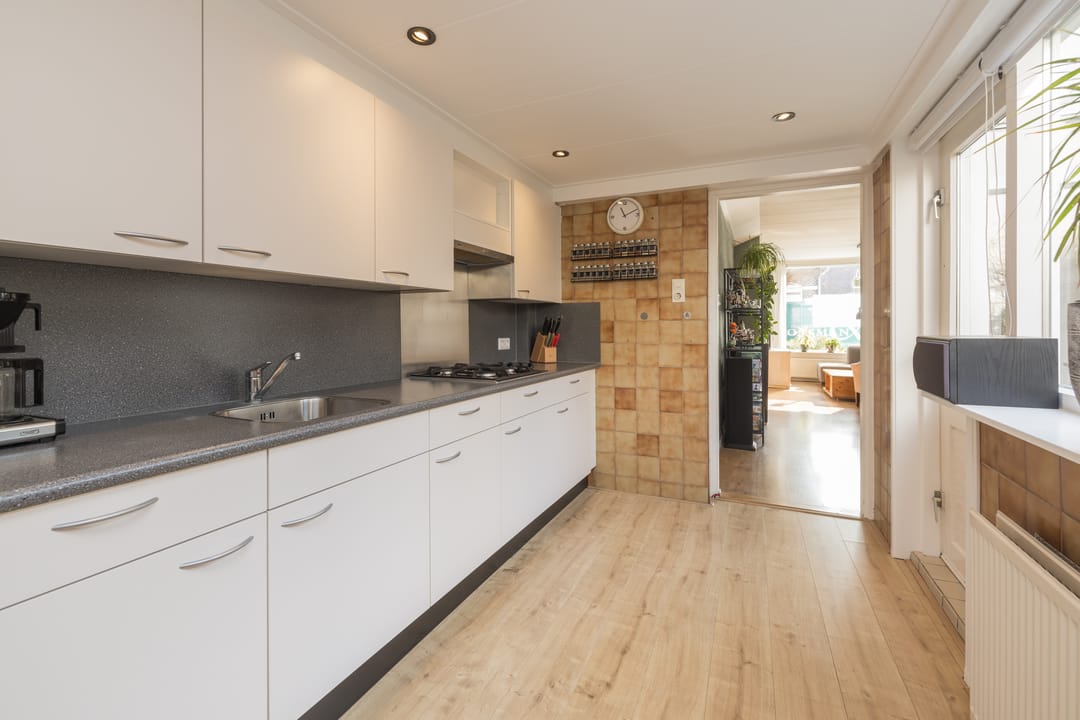 Foto 11 van van der Veldstraat 1