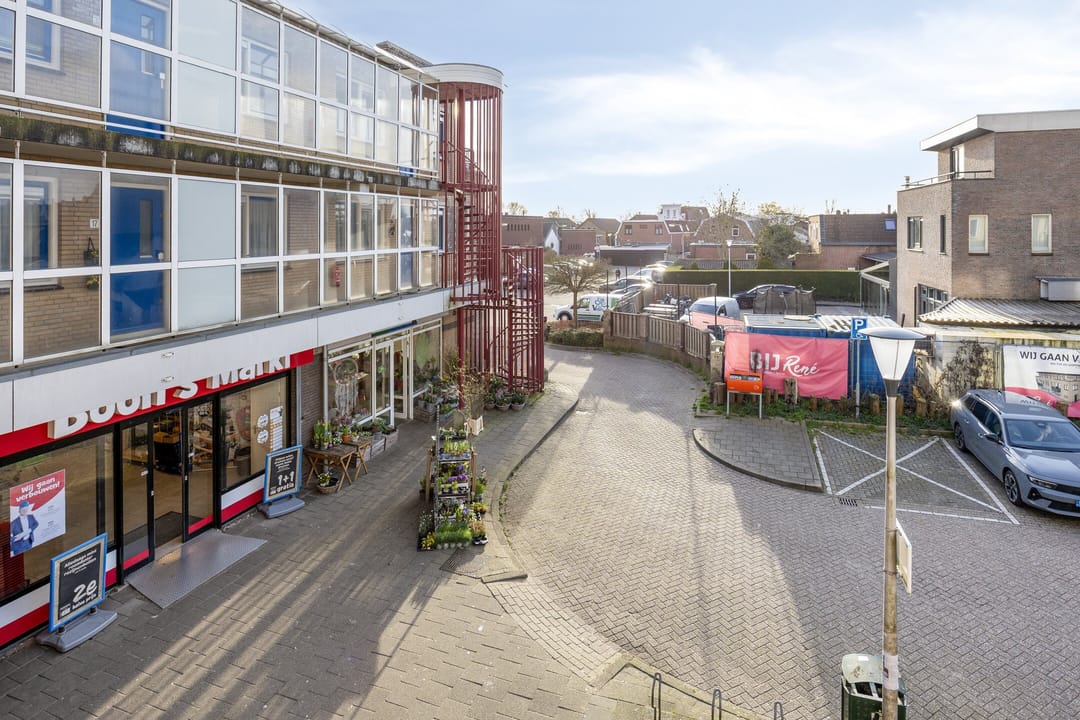 Photo 37 of Dokter Stapenséastraat 11