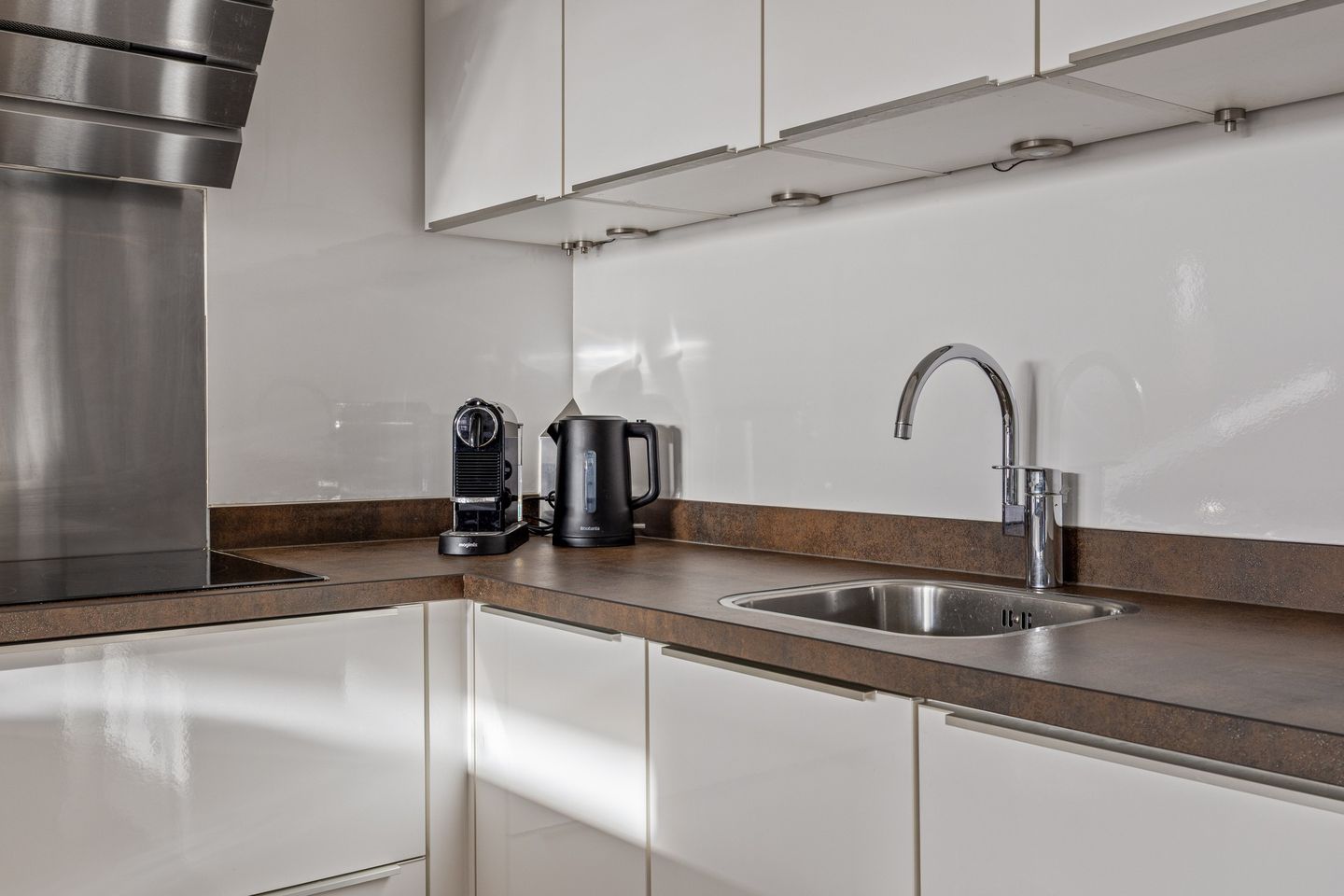 Photo 20 of Dokter Stapenséastraat 11