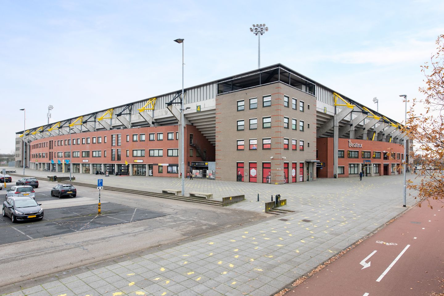 Bekijk foto 1 van Stadionstraat 21