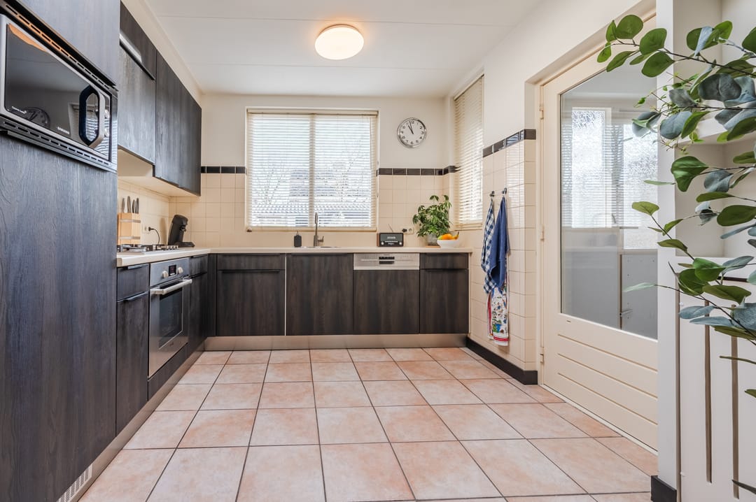 Well maintained extended terraced house with 4 bedrooms and energy label A — 13