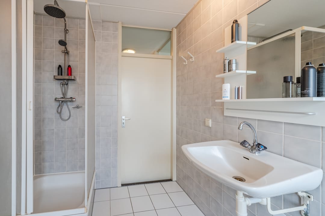 Well maintained extended terraced house with 4 bedrooms and energy label A — 29