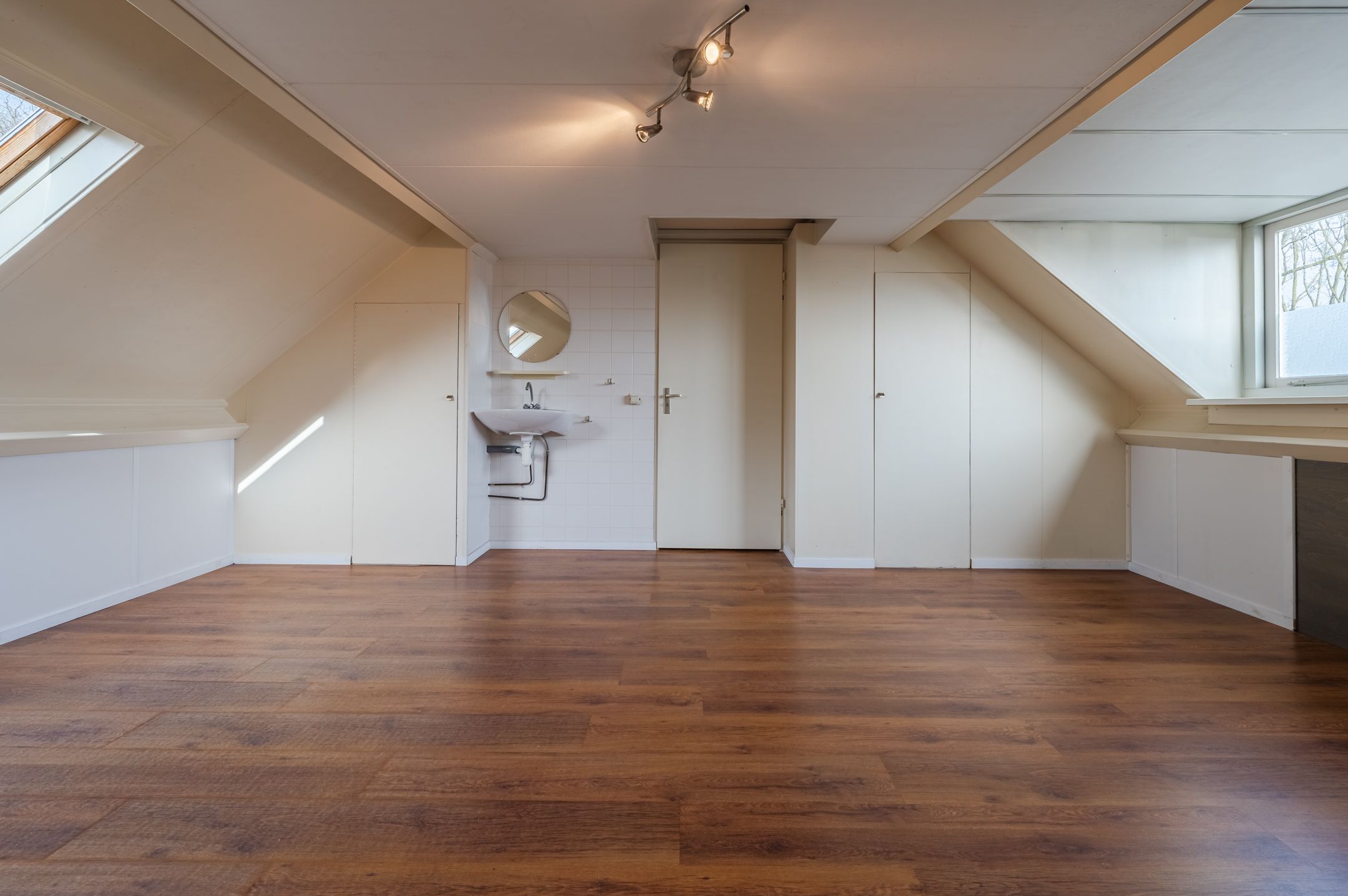 Well maintained extended terraced house with 4 bedrooms and energy label A — 35