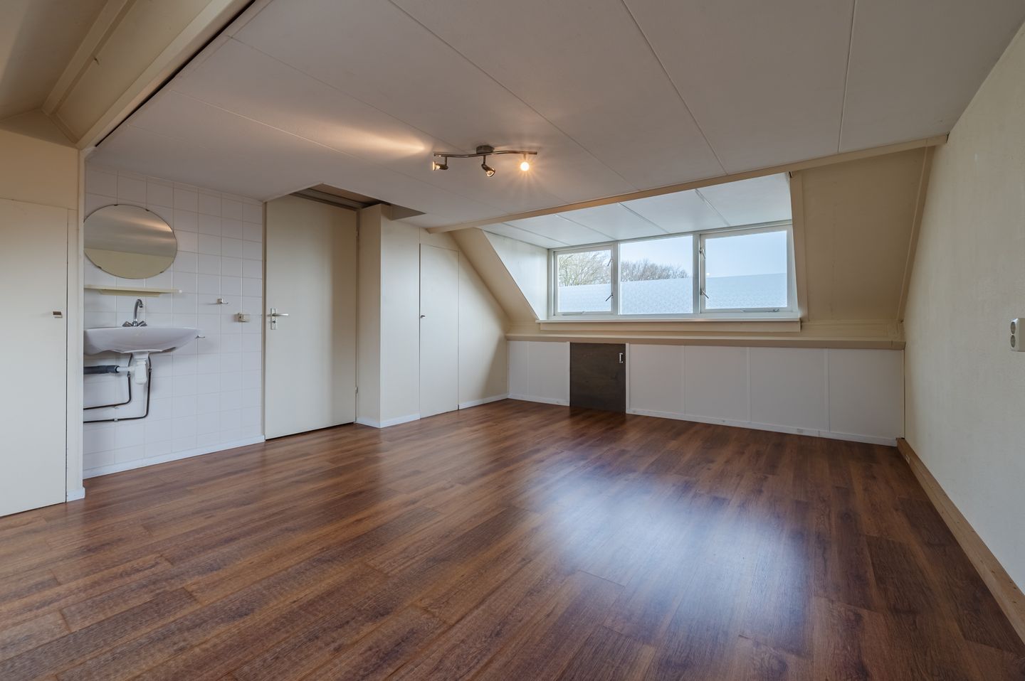 Well maintained extended terraced house with 4 bedrooms and energy label A — 36