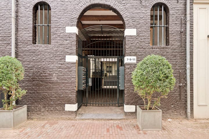 Photo 2 of Nieuwe Uilenburgerstraat 7-E