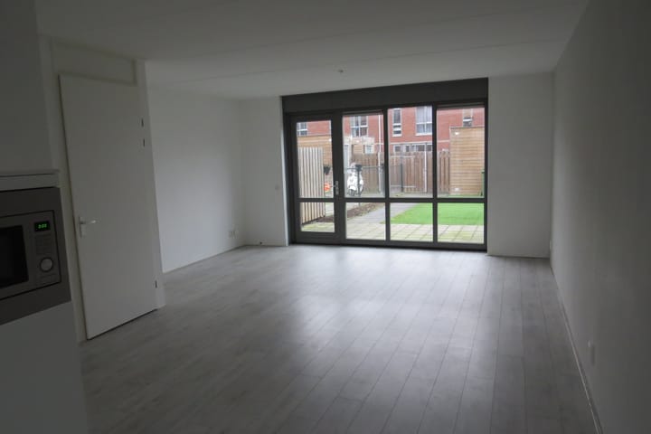 Photo 4 of Medeastraat 7