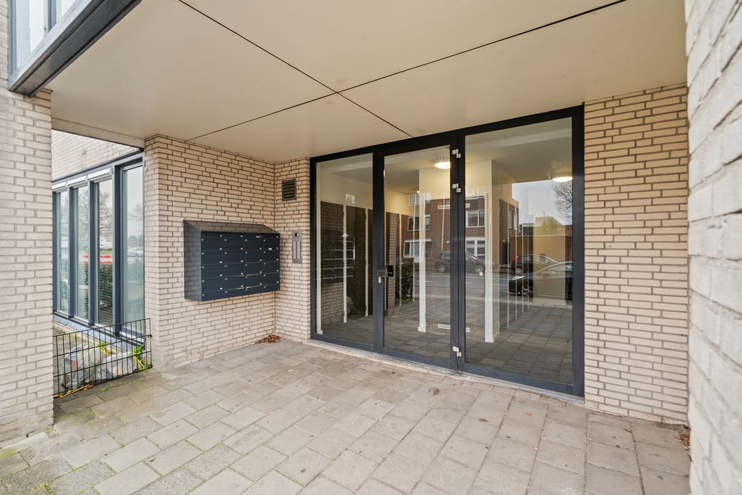 Spacious ground floor apartment with garden in Maassluis — 20