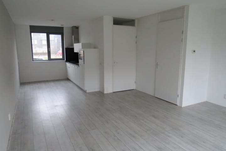 Photo 5 of Medeastraat 7