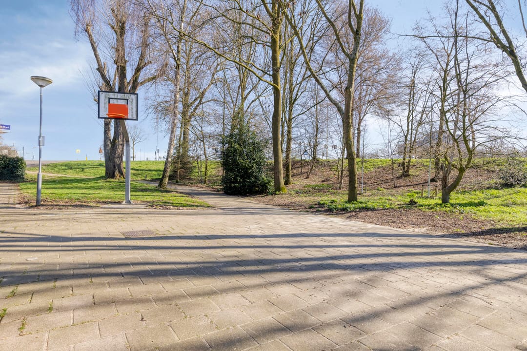 Spacious and energy-efficient family home with deep garden and carport in 's-Hertogenbosch — 37