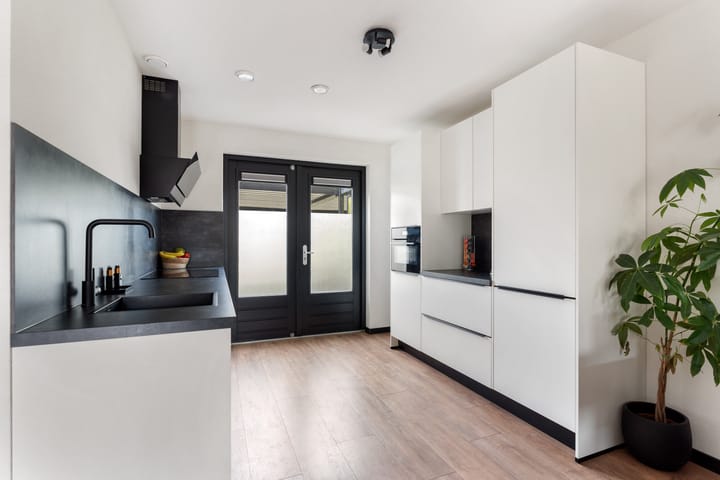 Photo 3 of Bataviastraat 36