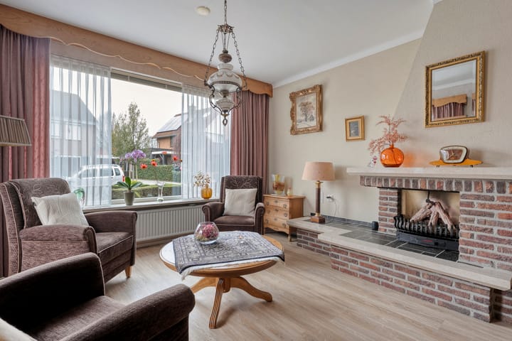 Photo 4 of Vosmeerstraat 22