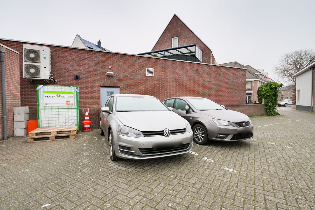 Photo 31 of Spoorstraat 8-A
