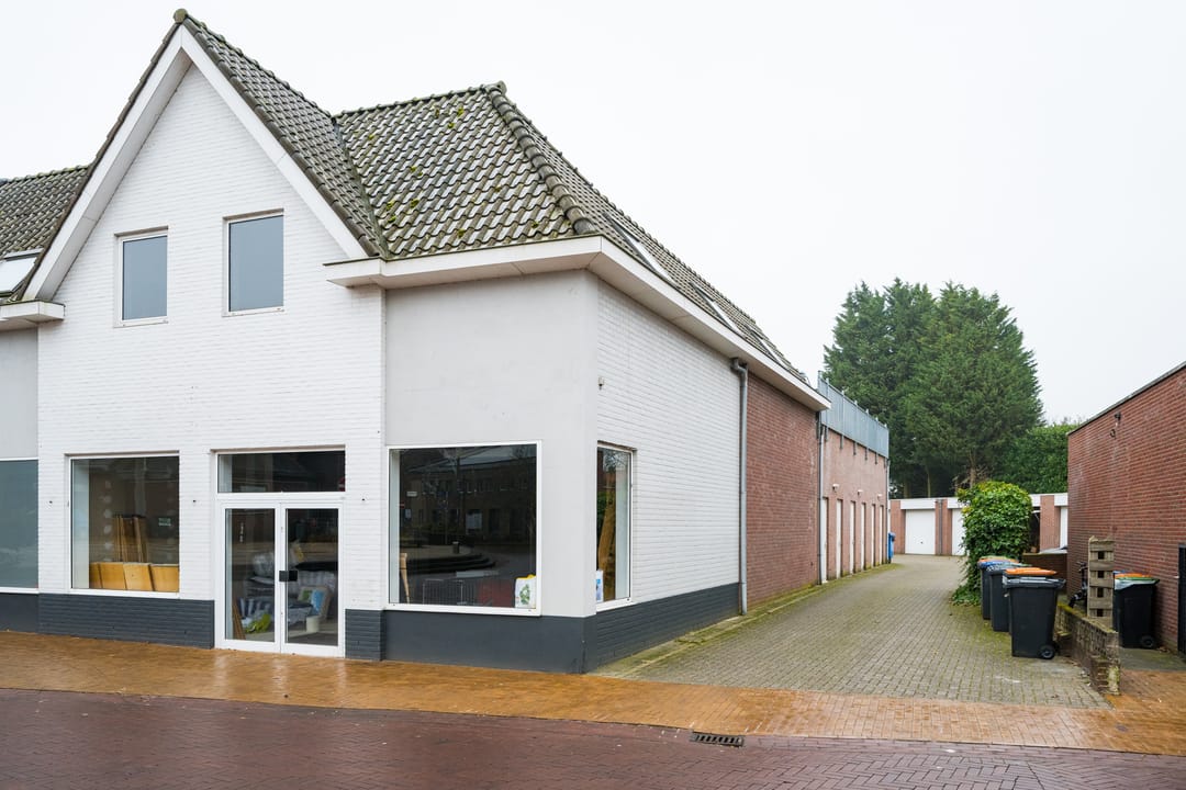 Photo 28 of Spoorstraat 8-A