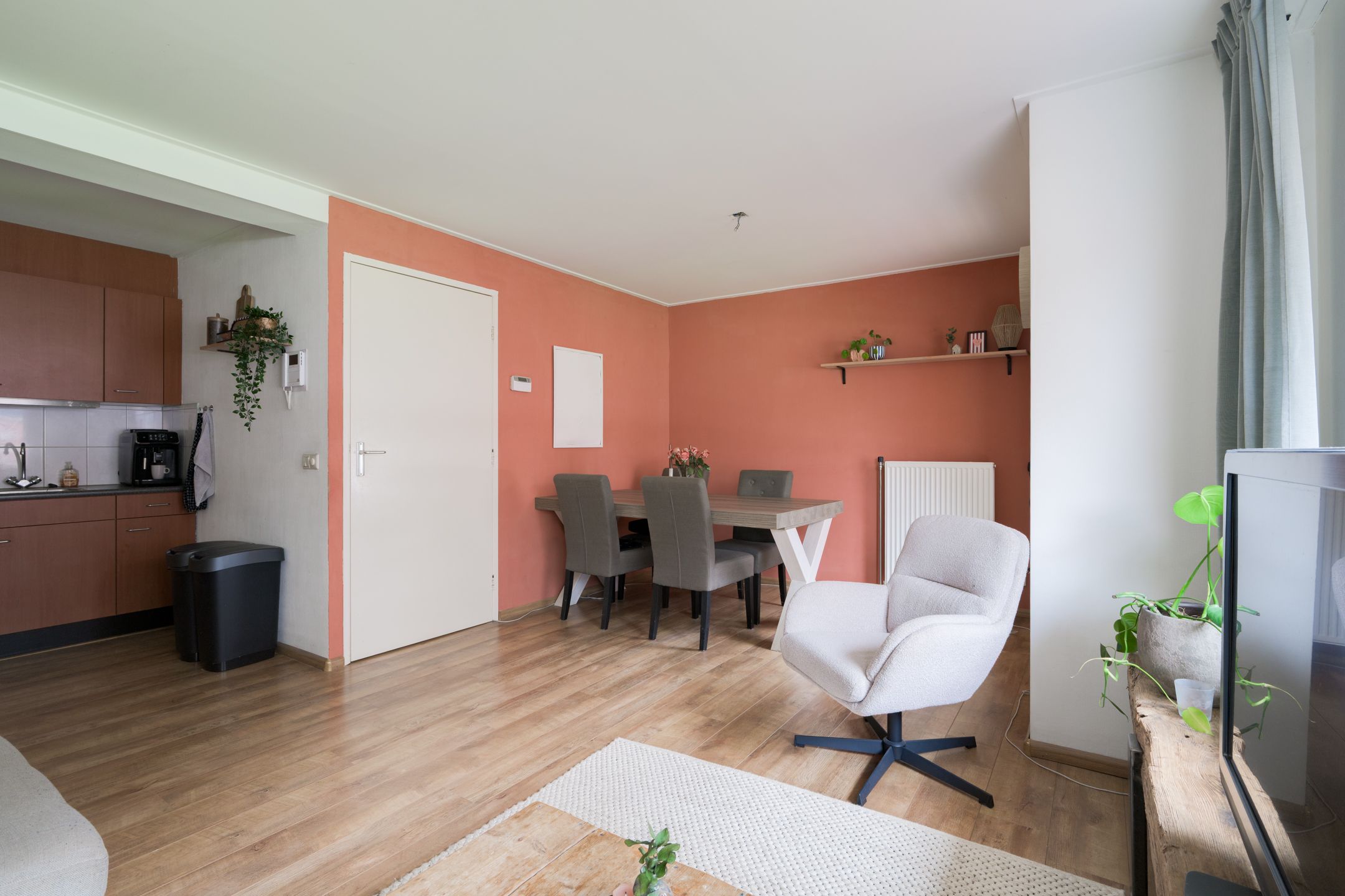 Photo 12 of Spoorstraat 8-A