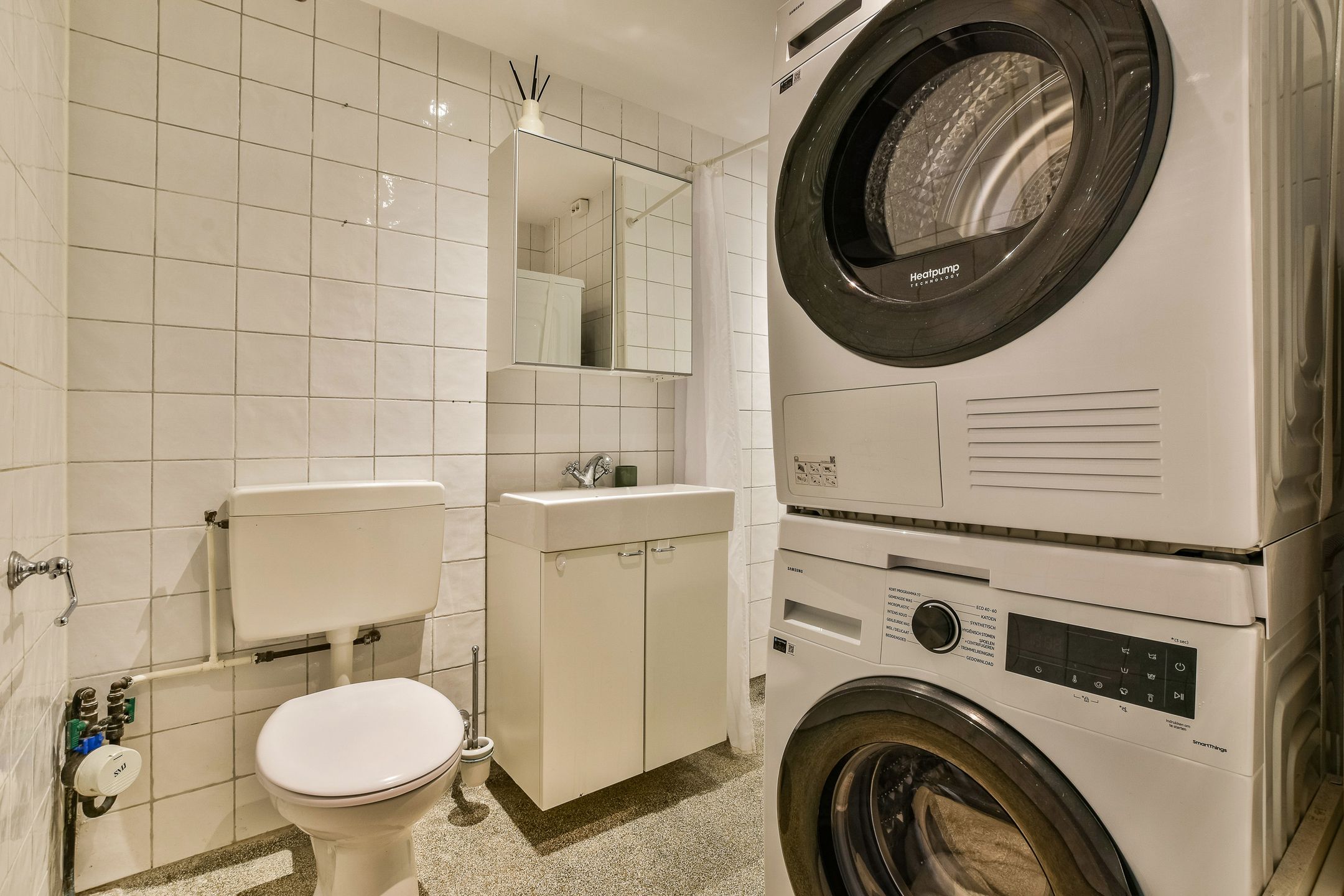 Charming 34m² Studio/One-Bedroom Apartment with Perpetually Bought-off Leasehold — 12