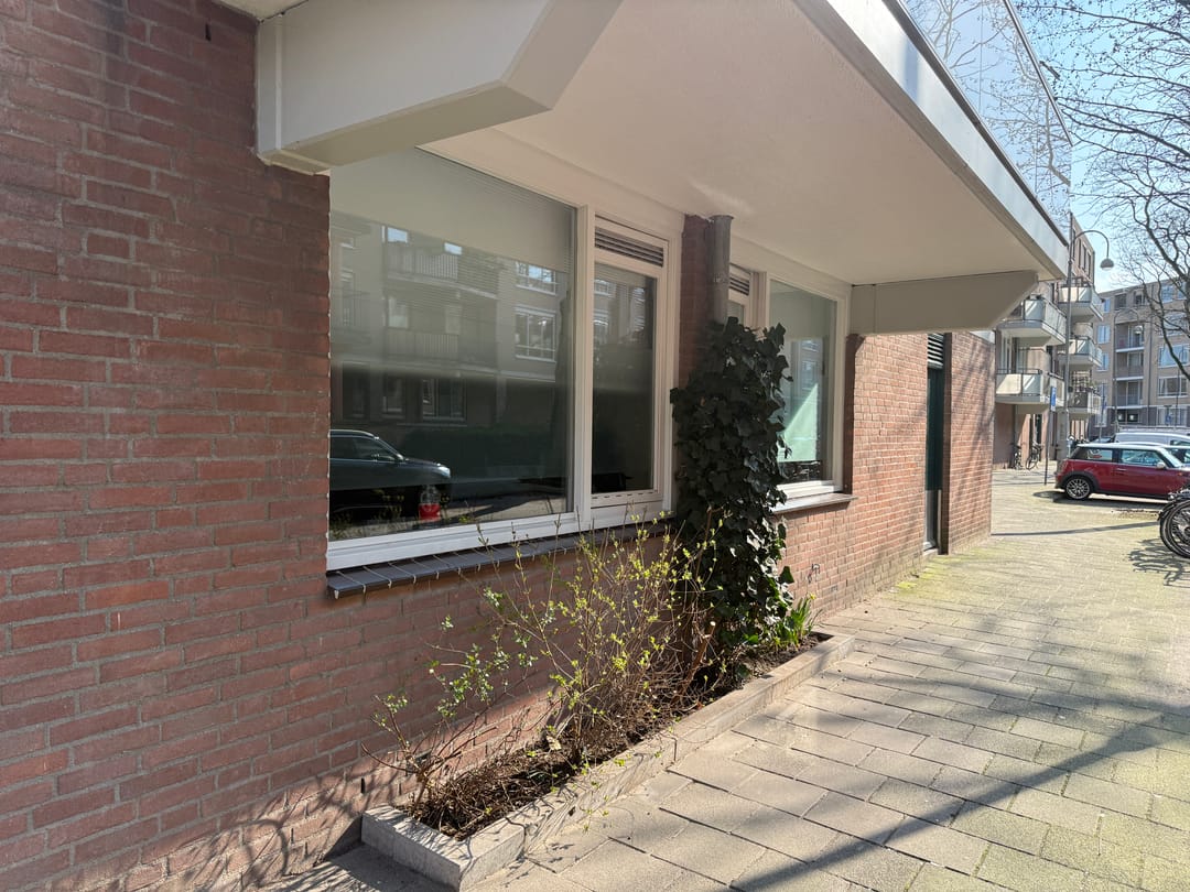 Charming 34m² Studio/One-Bedroom Apartment with Perpetually Bought-off Leasehold — 28