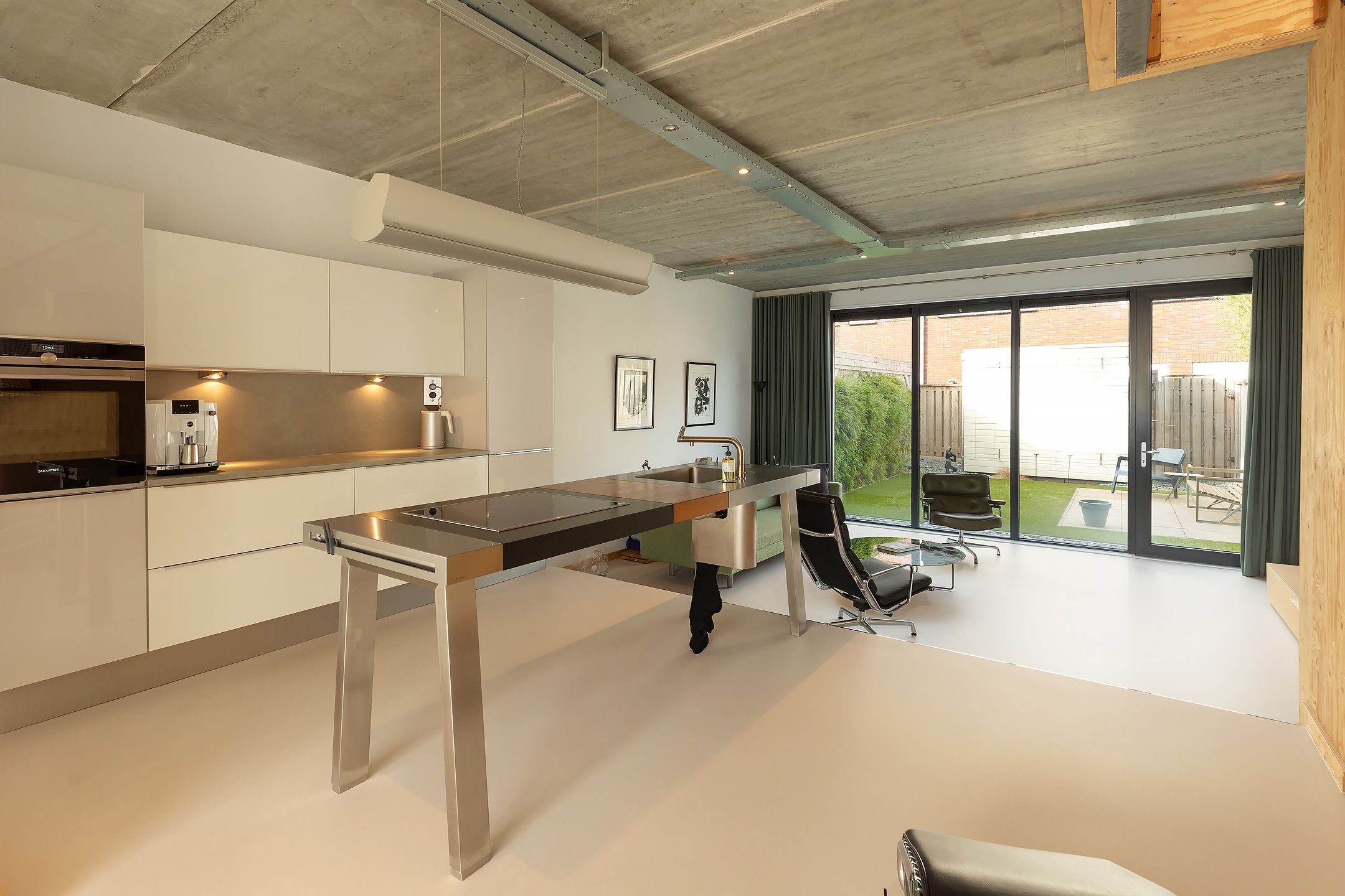 Photo 3 of Rogier van Otterloostraat 19