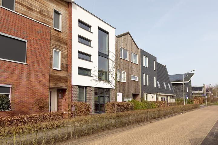 Photo 4 of Rogier van Otterloostraat 19