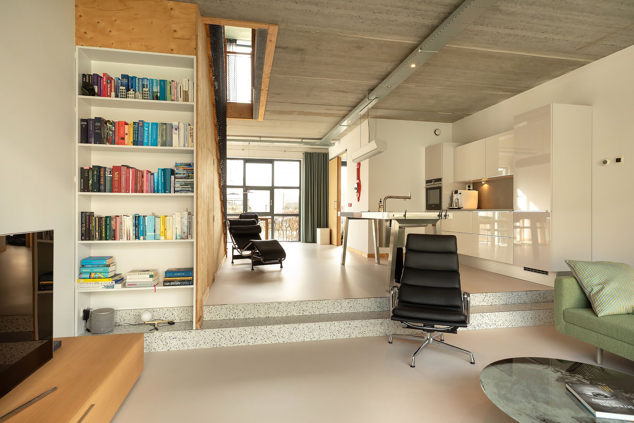 Photo 12 of Rogier van Otterloostraat 19