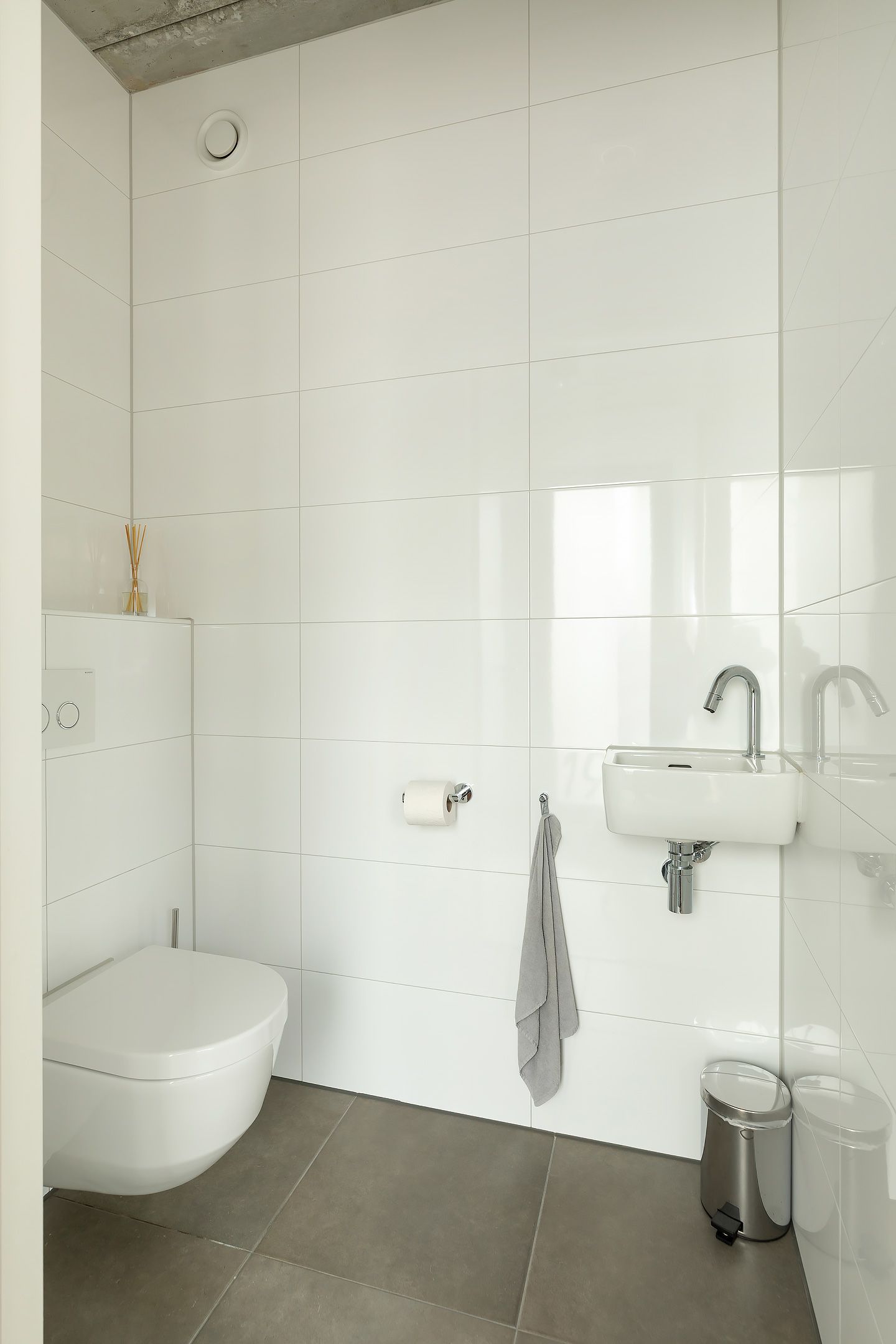 Photo 6 of Rogier van Otterloostraat 19