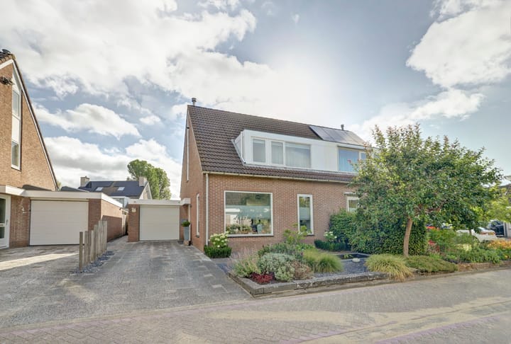 Photo 2 of Marga Klompelaan 4