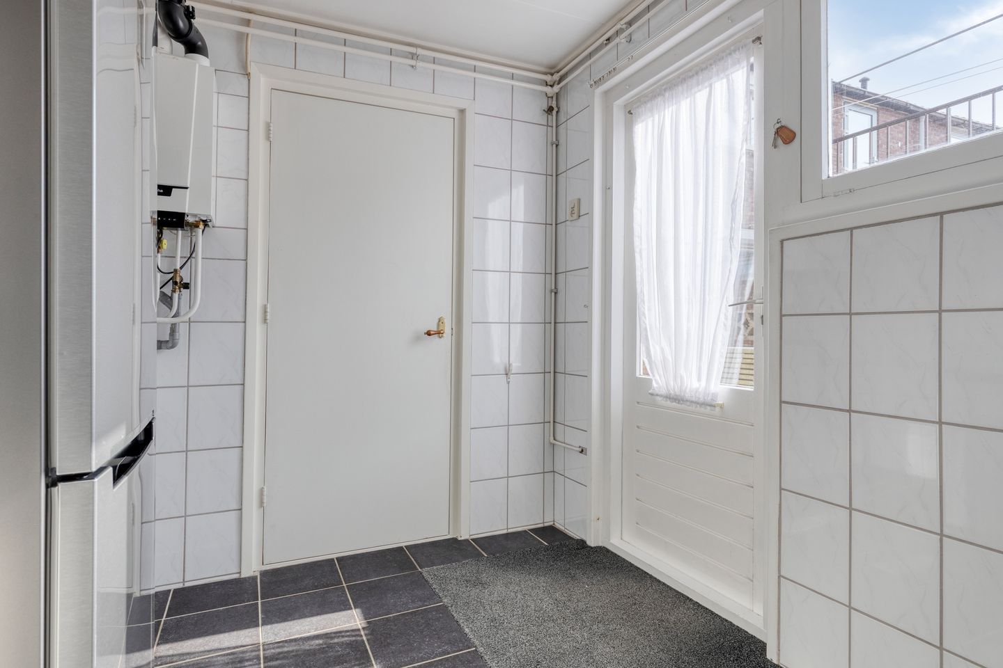 Affordable terraced house with 3 bedrooms and potential in Sint Philipsland — 18