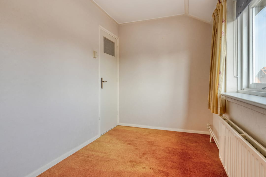 Affordable terraced house with 3 bedrooms and potential in Sint Philipsland — 26