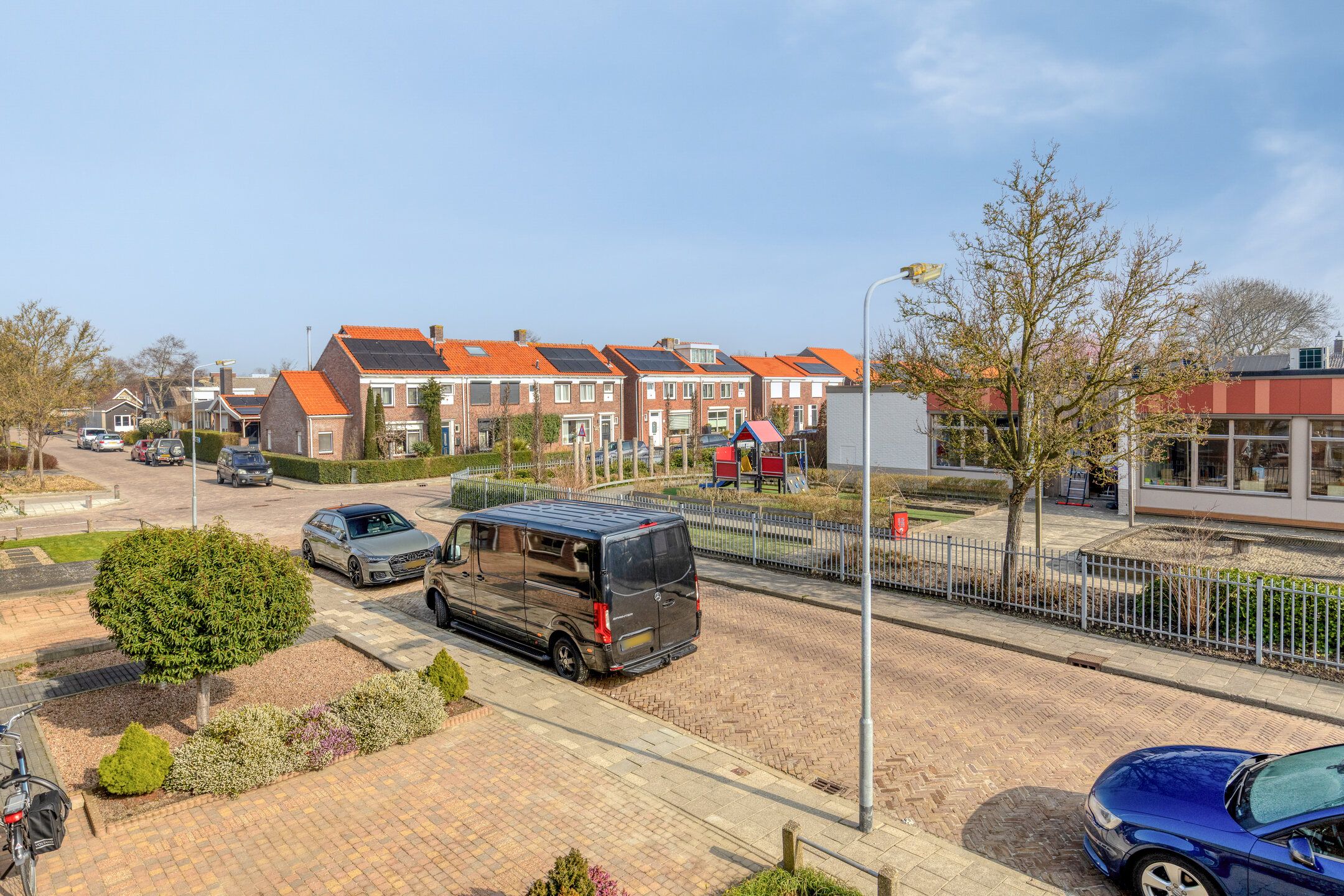 Affordable terraced house with 3 bedrooms and potential in Sint Philipsland — 28