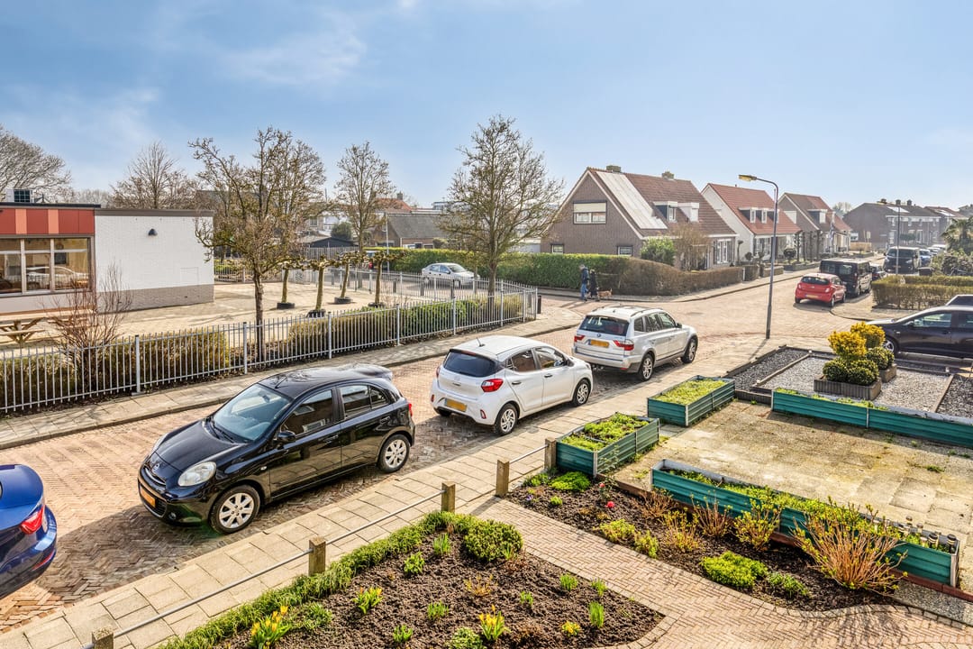 Affordable terraced house with 3 bedrooms and potential in Sint Philipsland — 29
