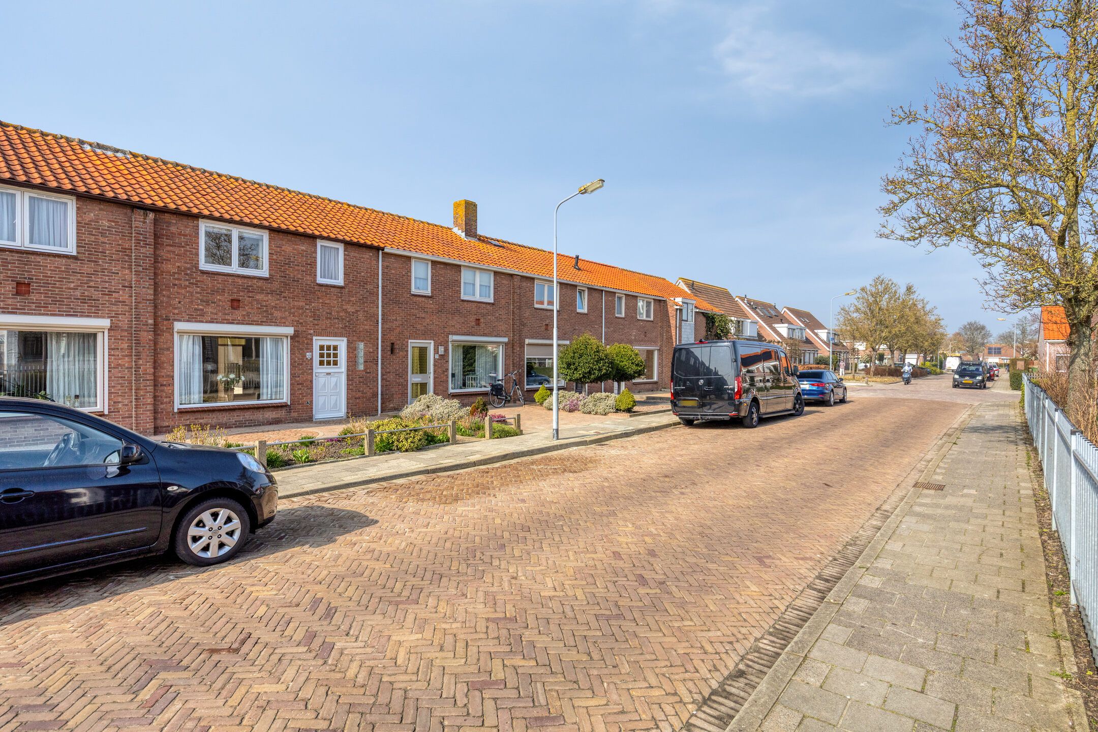 Affordable terraced house with 3 bedrooms and potential in Sint Philipsland — 44