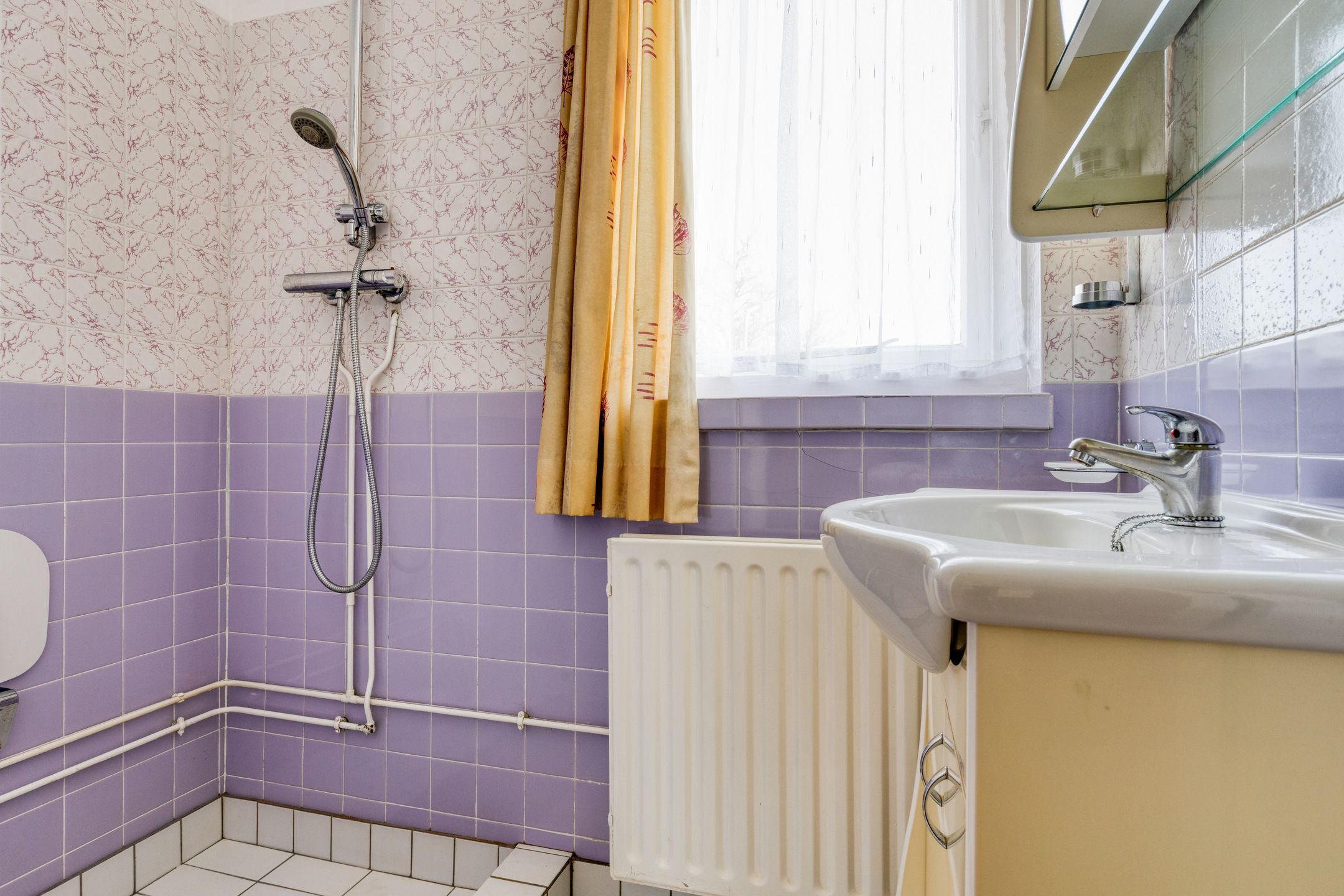 Affordable terraced house with 3 bedrooms and potential in Sint Philipsland — 34