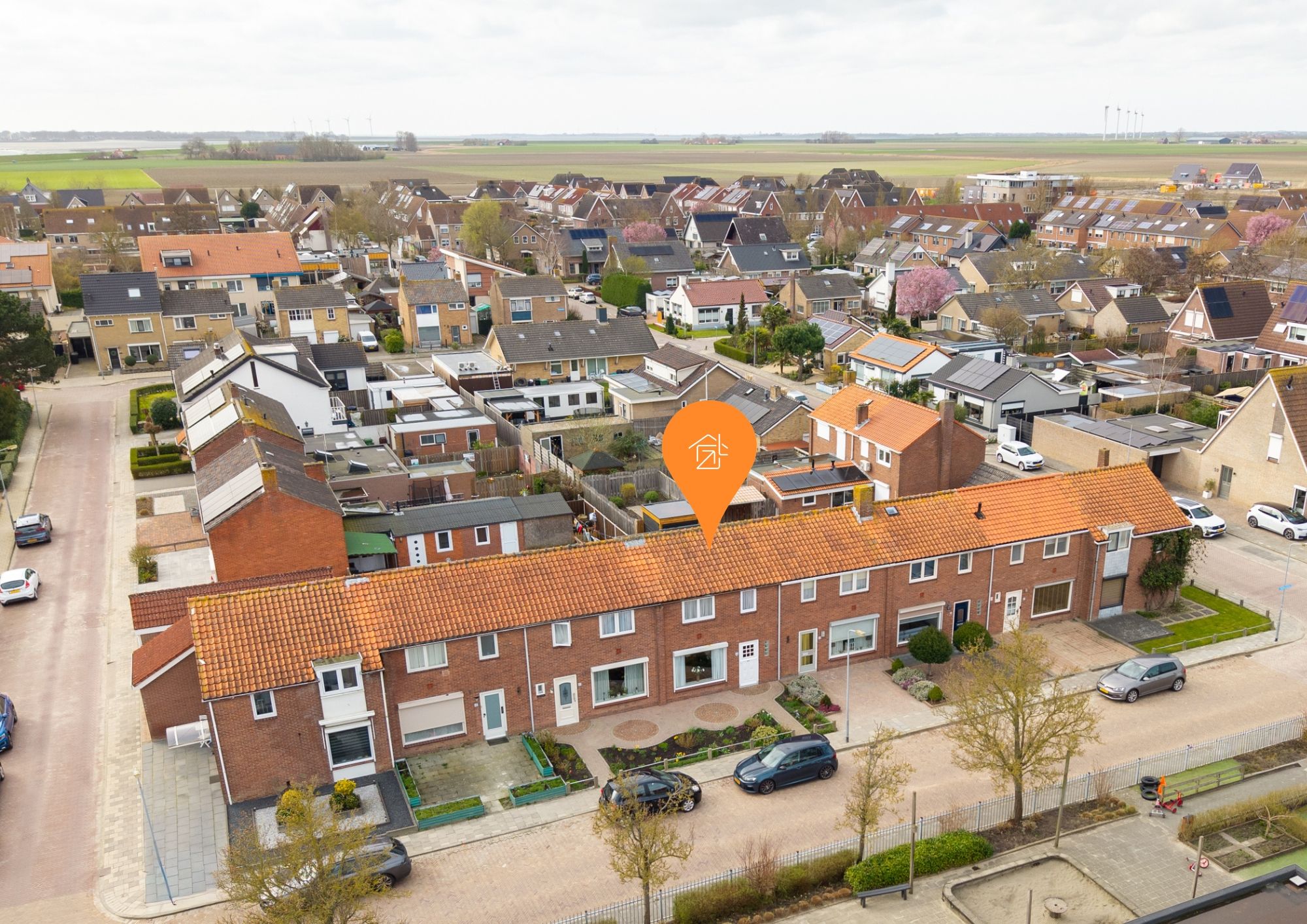 Affordable terraced house with 3 bedrooms and potential in Sint Philipsland — 50