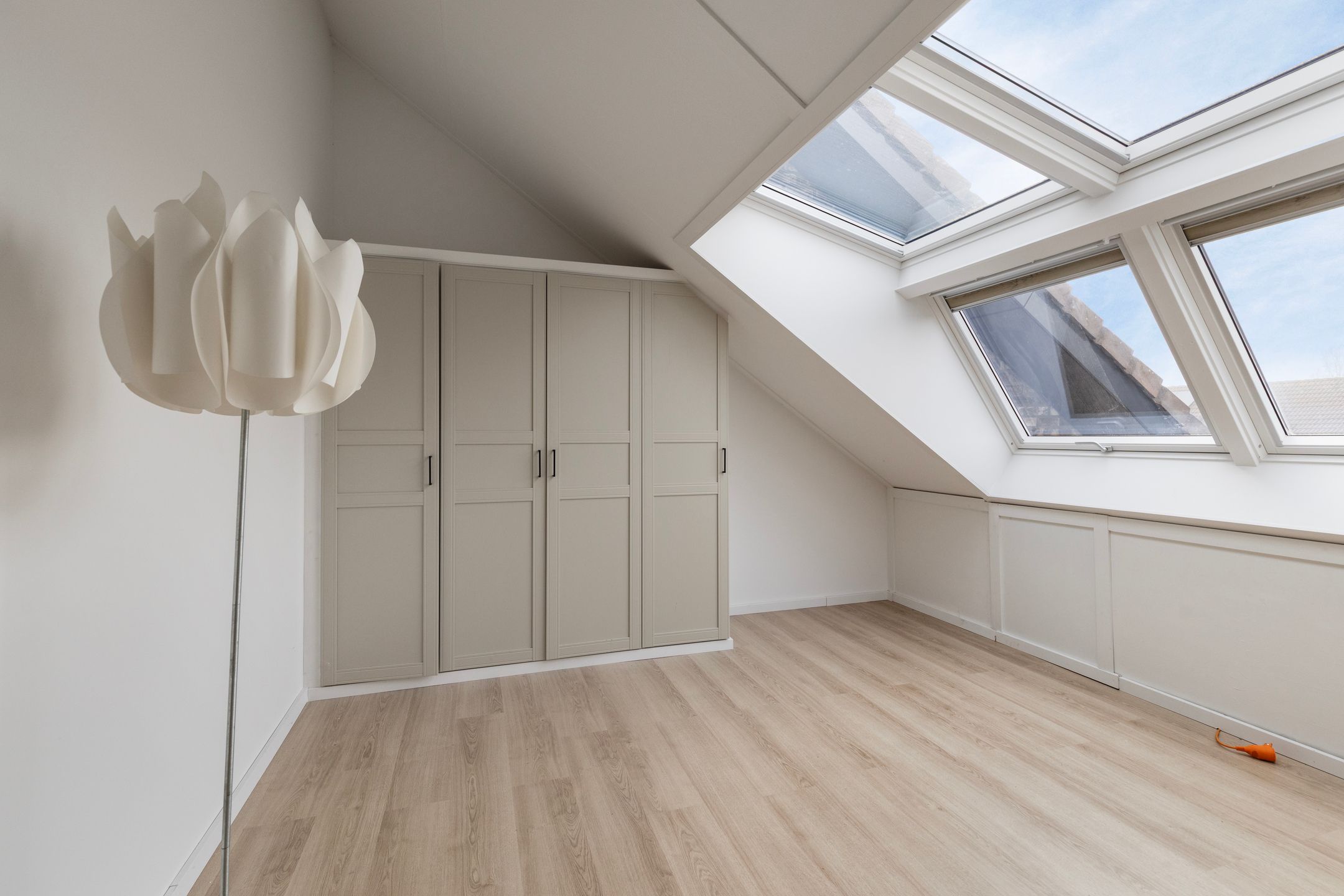 Modern and Luxurious Finished Residence with 122m² Living Space in Hoofddorp — 27