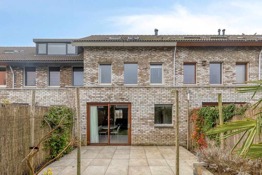 Modern and Luxurious Finished Residence with 122m² Living Space in Hoofddorp — 32