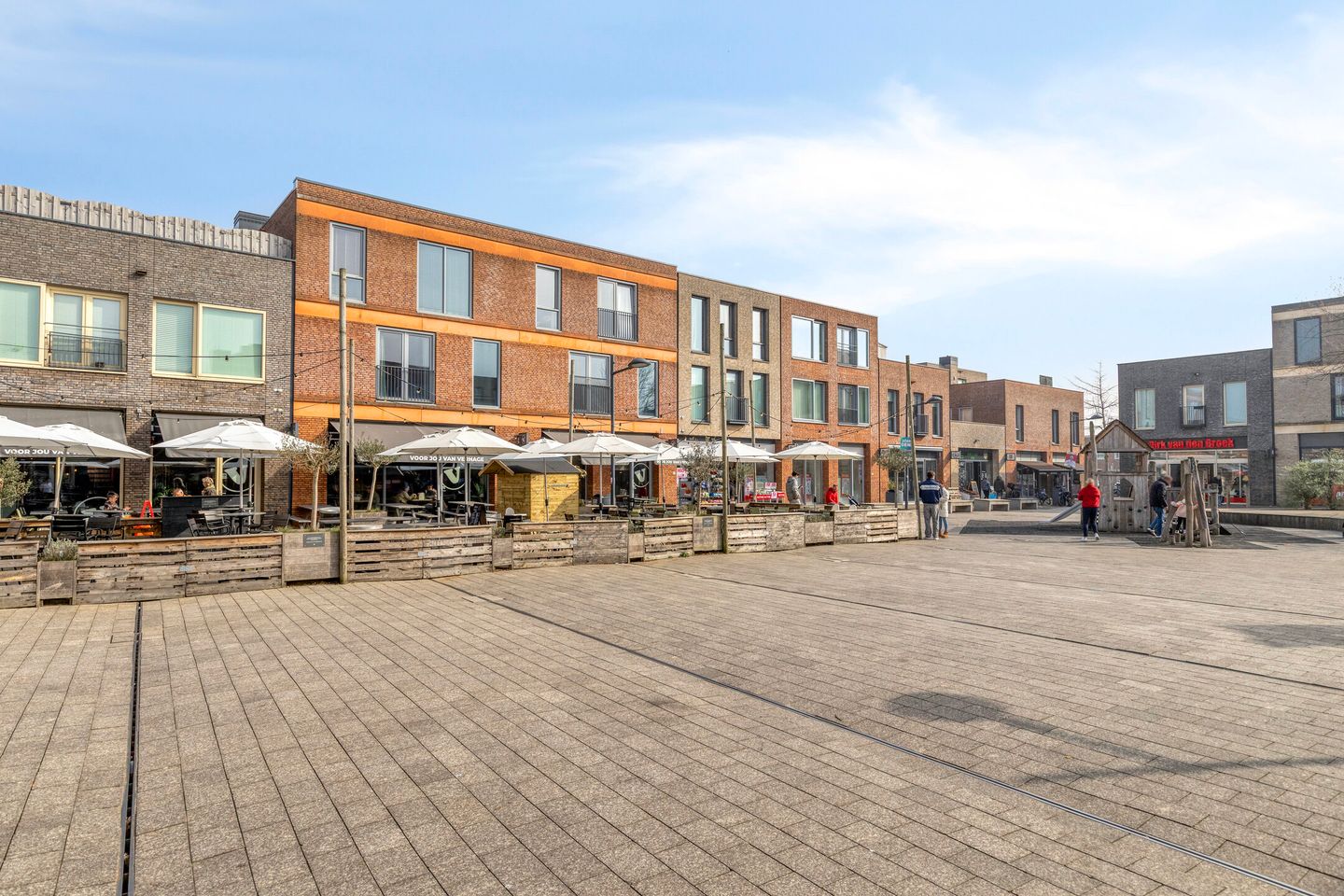 Modern and Luxurious Finished Residence with 122m² Living Space in Hoofddorp — 35
