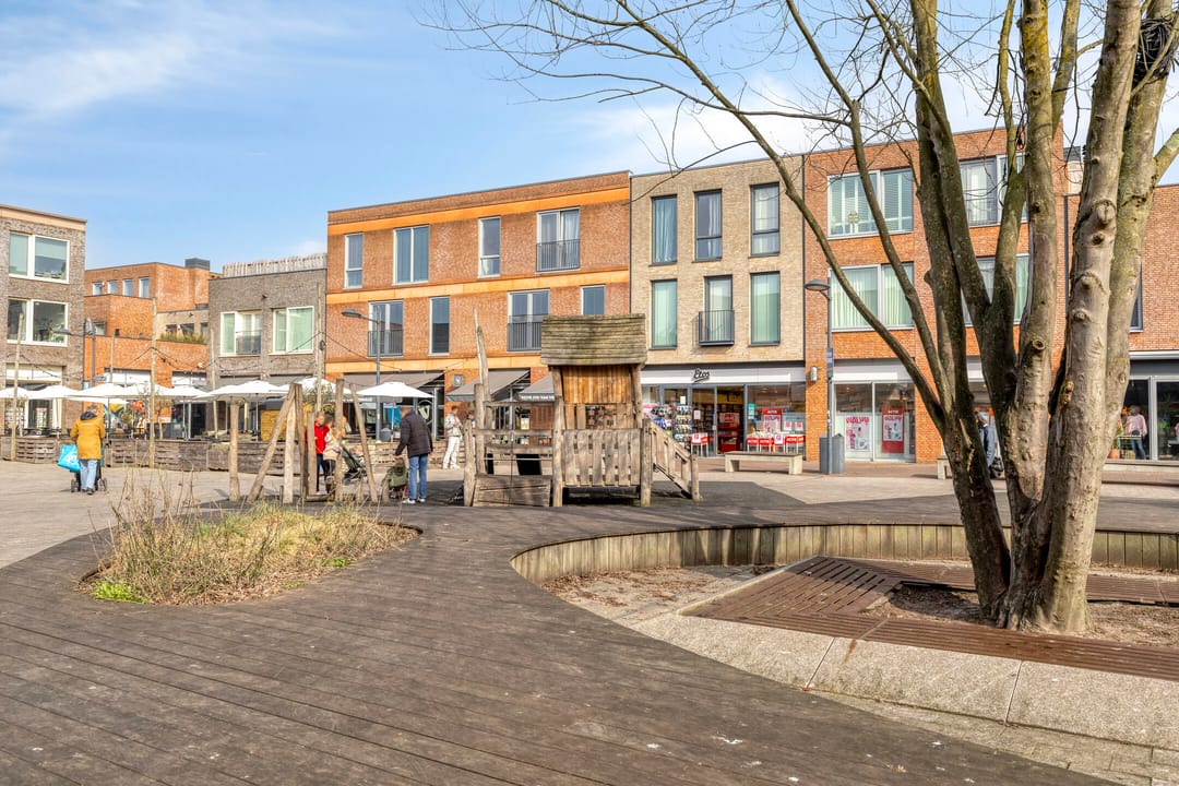 Modern and Luxurious Finished Residence with 122m² Living Space in Hoofddorp — 37