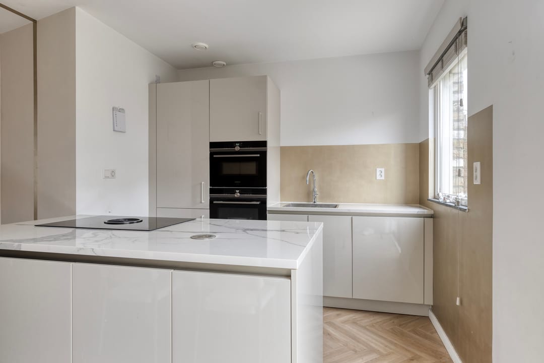 Modern and Luxurious Finished Residence with 122m² Living Space in Hoofddorp — 13