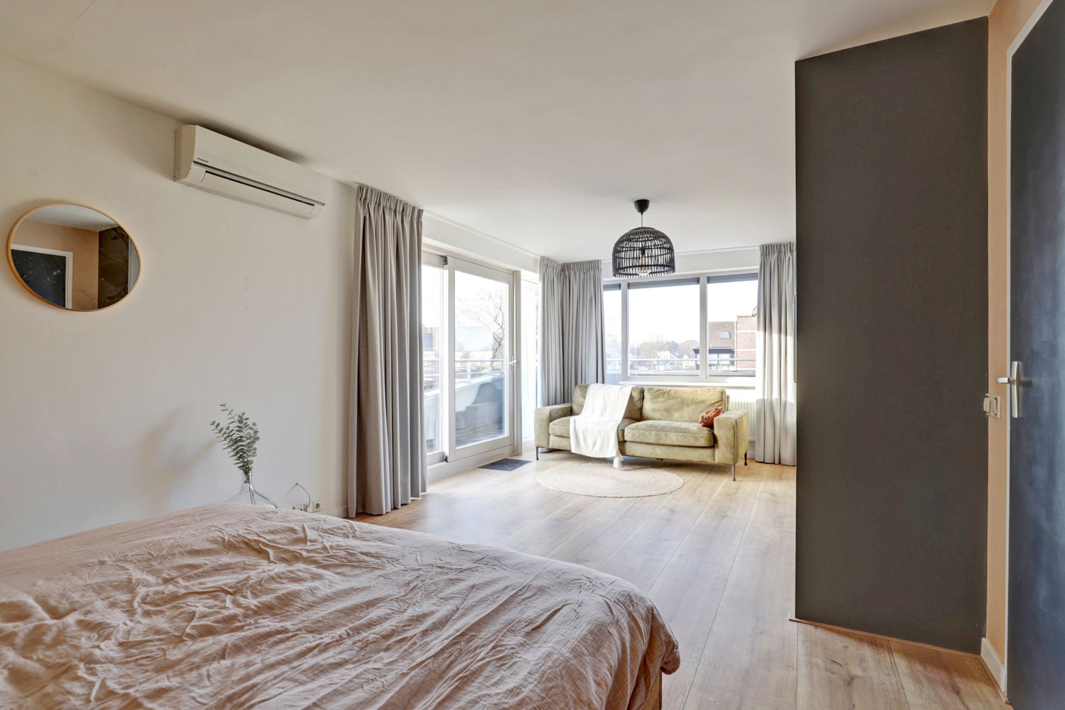 Spacious semi-detached home with garage, solar panels and modern amenities — 21