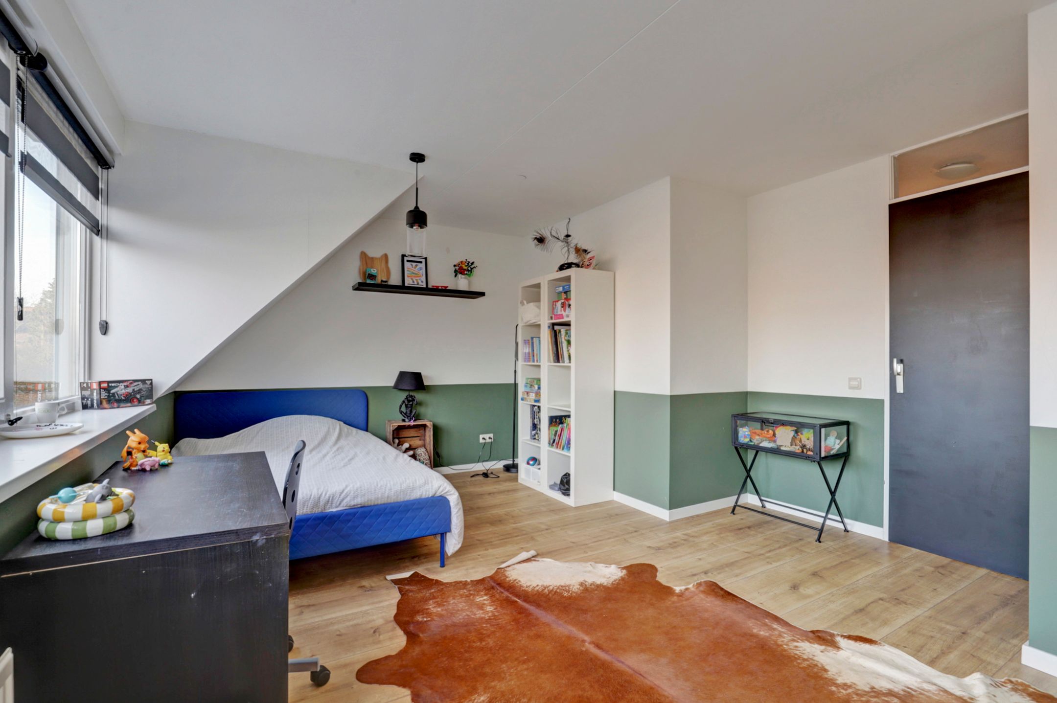 Spacious semi-detached home with garage, solar panels and modern amenities — 24