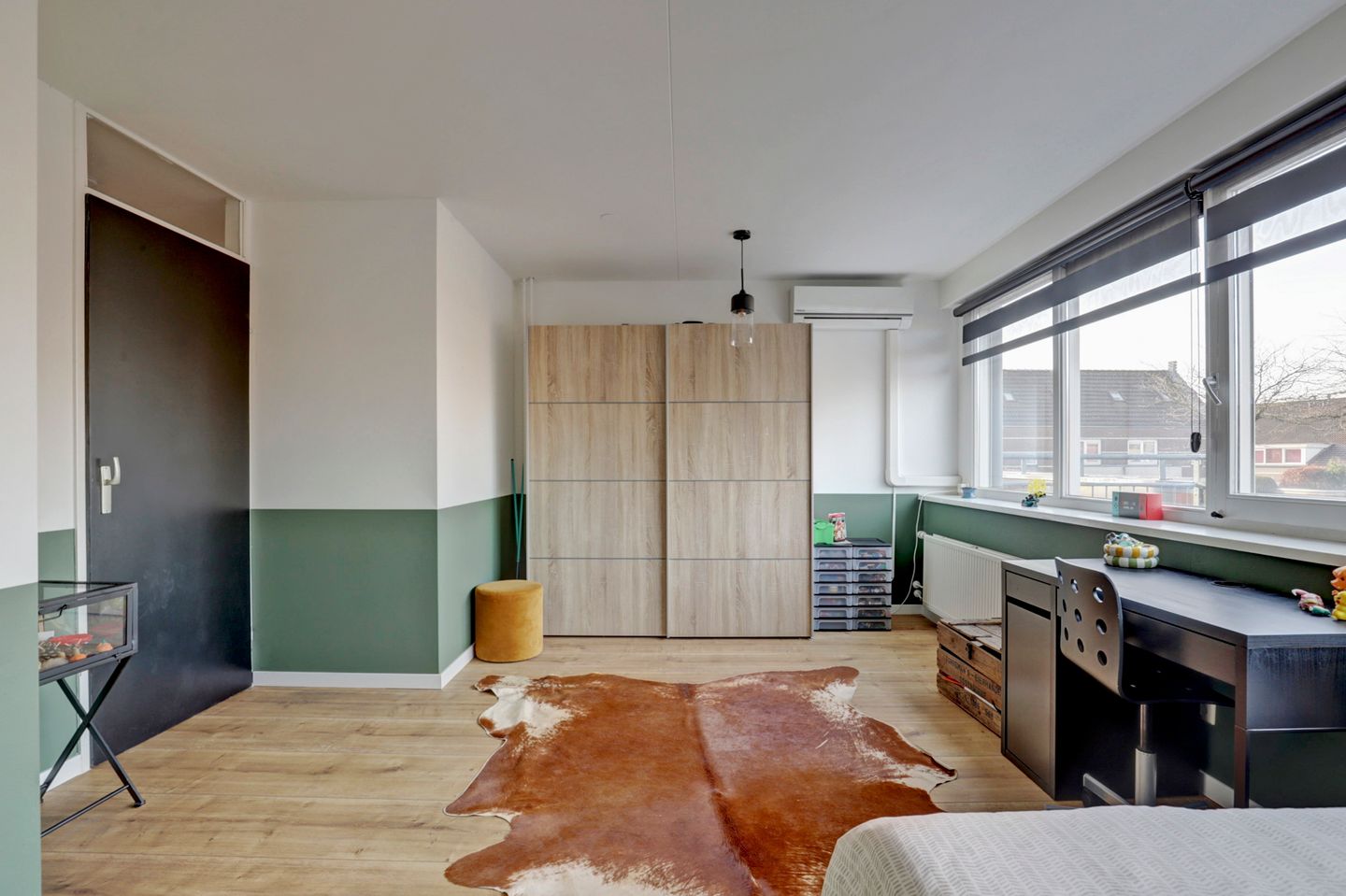 Spacious semi-detached home with garage, solar panels and modern amenities — 25
