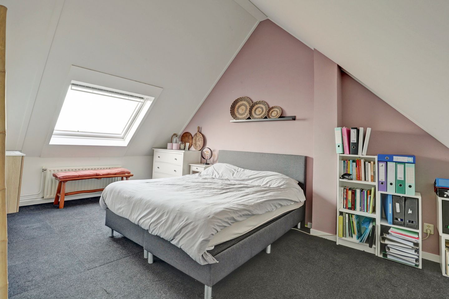 Spacious semi-detached home with garage, solar panels and modern amenities — 35